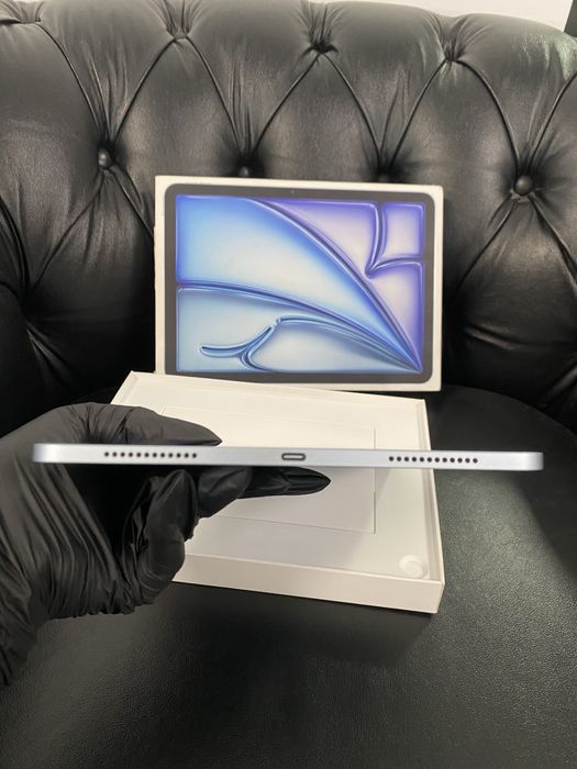 iPad Air 11-Inch / WI-FI / 128 GB / Blue/ Ca nou