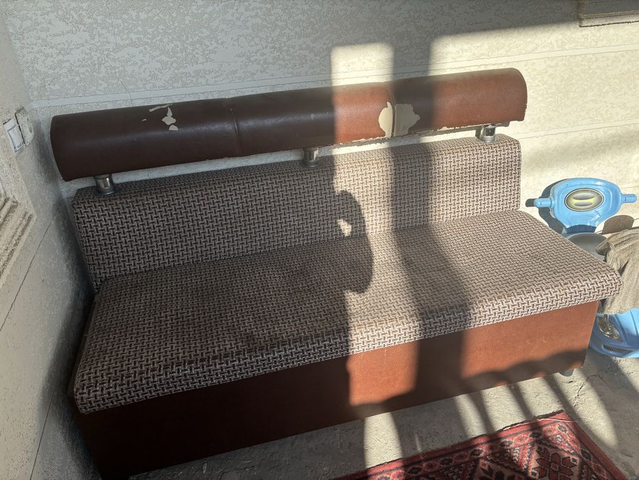 Угловой кухонный диван