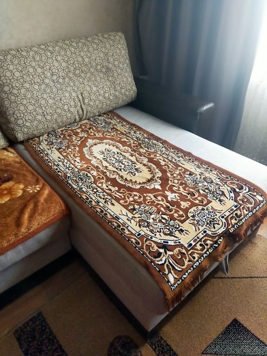 Диван угловой продам