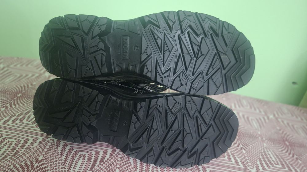 Новые рабочие защитные ботинки, размер 42