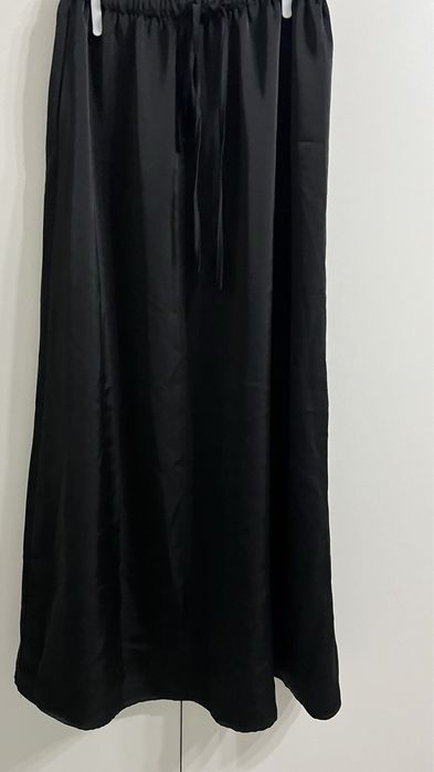 Юбка черная атлас