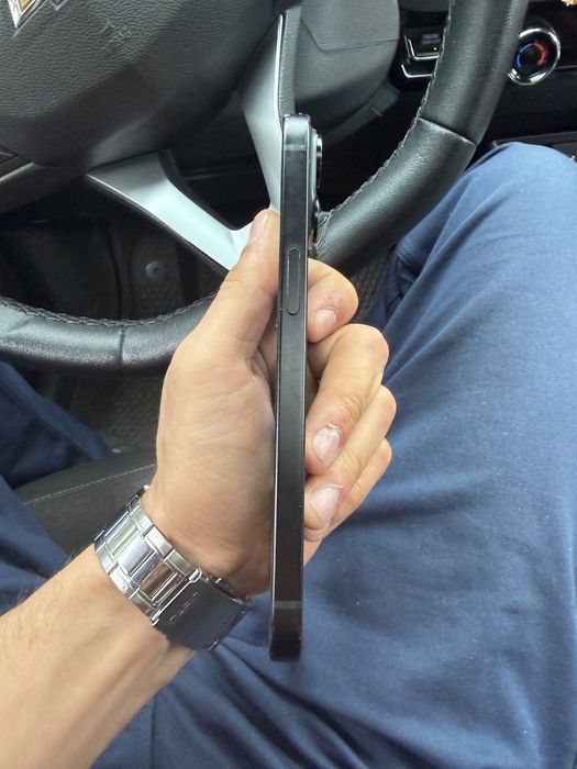 Iphone 15 black.