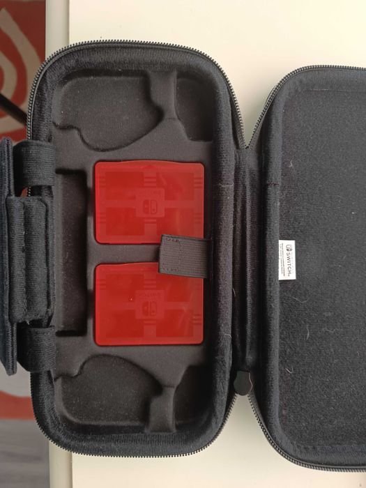 Nintendo switch cu toate accesoriile și husă + joc cadou