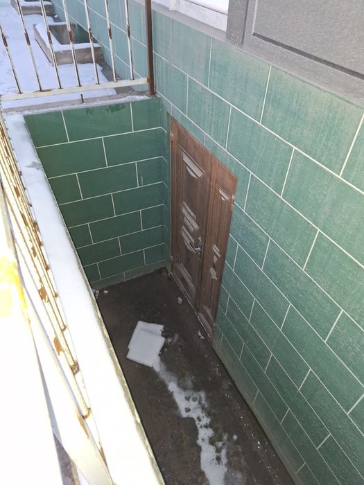 Nadmes ko'pir yonida yo'lni yuzida siqlat padval 120 m² ijaraga berila