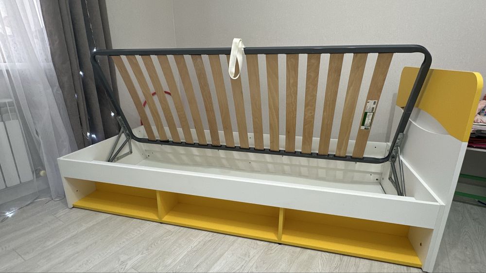 Кровать детская с подьемным механизмом в отличном состоянии