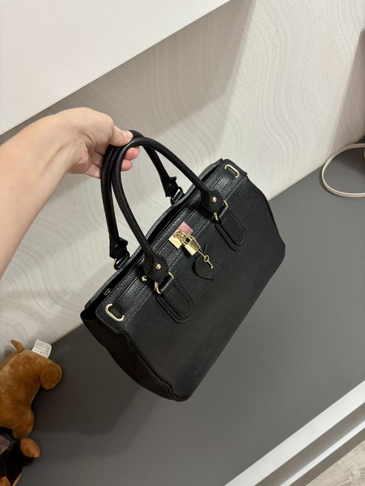Geantă din piele naturală Massimo Castelli – model elegant și versatil
