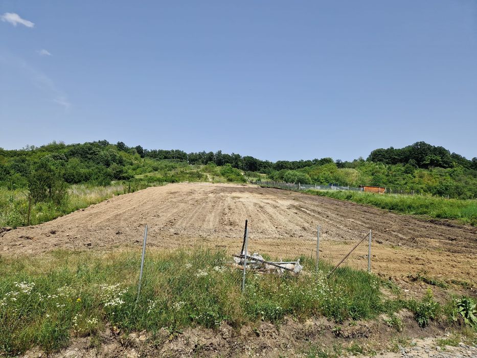 Vând teren pe strada Sărmaș