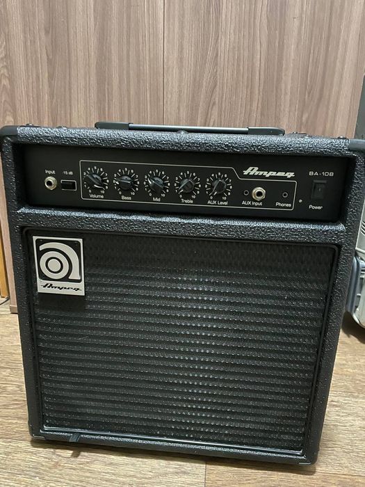 Продам басовый комбик