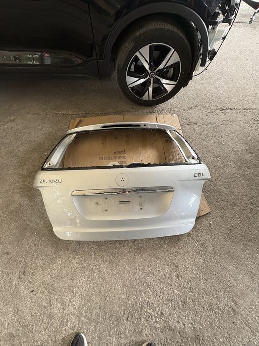 Багажна врата за w164 без стъкло с ML320cdi надпис
