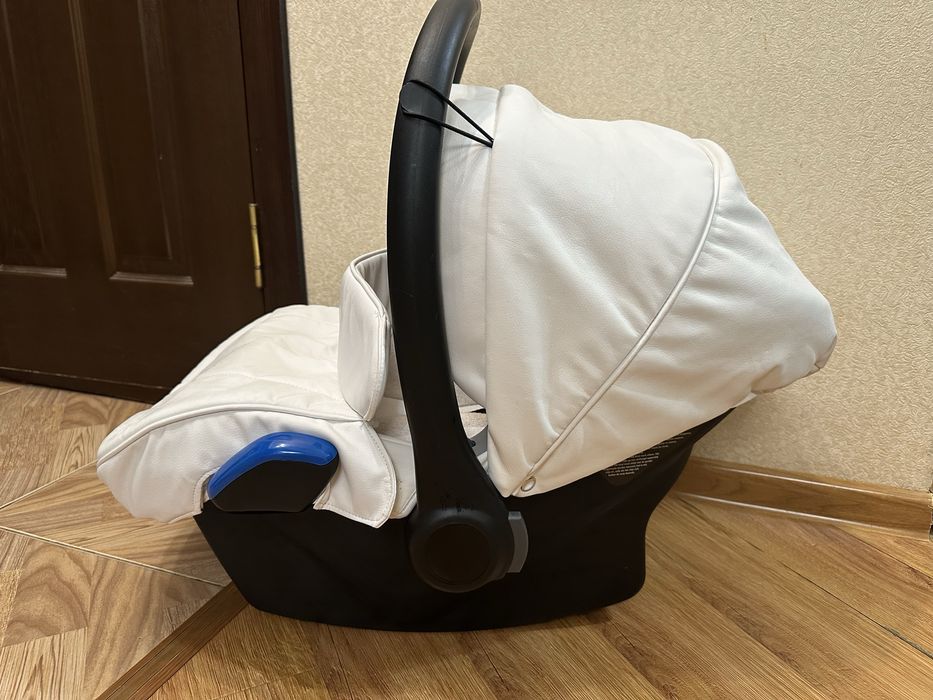 Продается Коляска Adamex