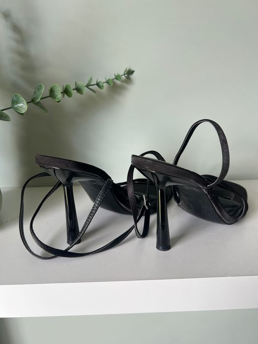 Обувки на висок ток