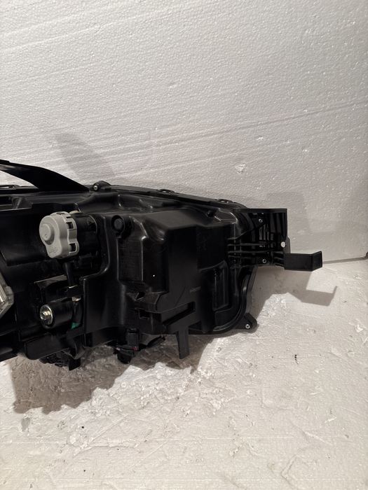 Фар за Mazda CX-30