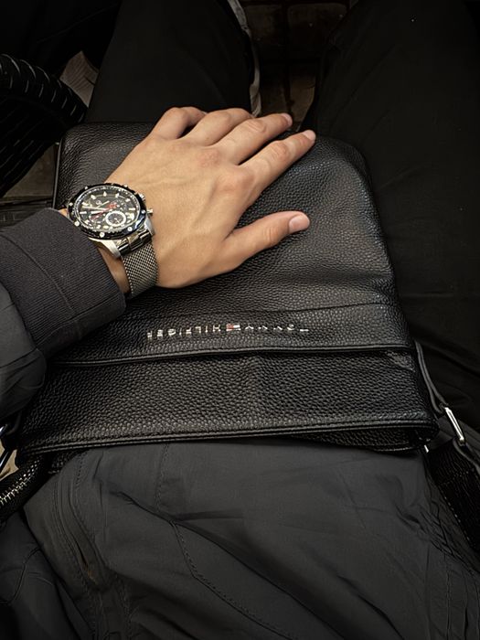 Продам барсетку Tommy Hilfiger