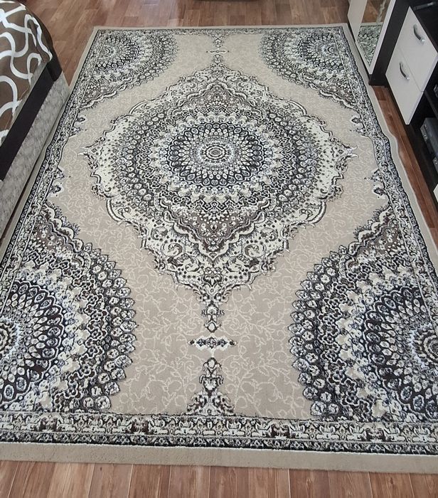 Продам ковёр в отл состоянии 2 на 3