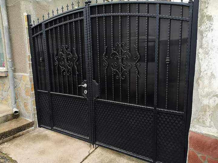 Метални и ковани врати