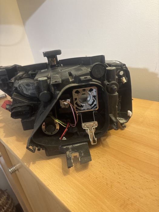 Фар Audi Q3 8U0 941 044