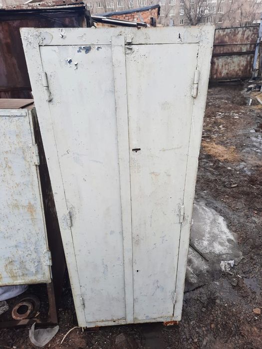 Продам железные шкафы