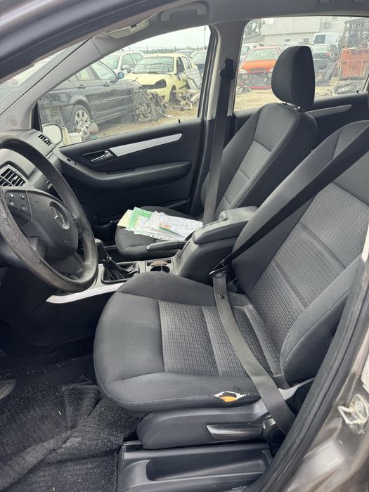 Mercedes-Benz B 180 цди на части.