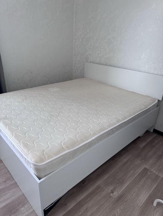 Продам кровать с матрасом