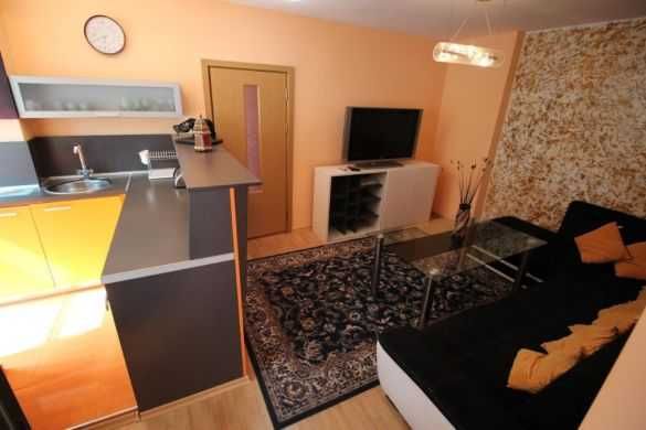 Дава се под наем Тристаен апартамент в Бургас, Център - 80 кв.м за 140.25 € - Снимка #9