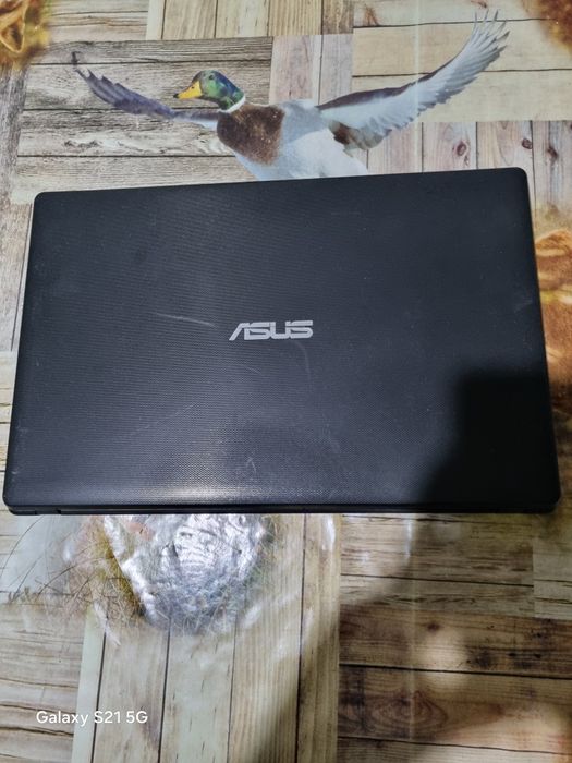 лаптоп Asus f551c