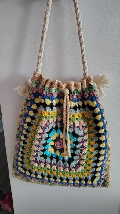 Дамски плетени чанти с модерна визия, ръчно изработени,