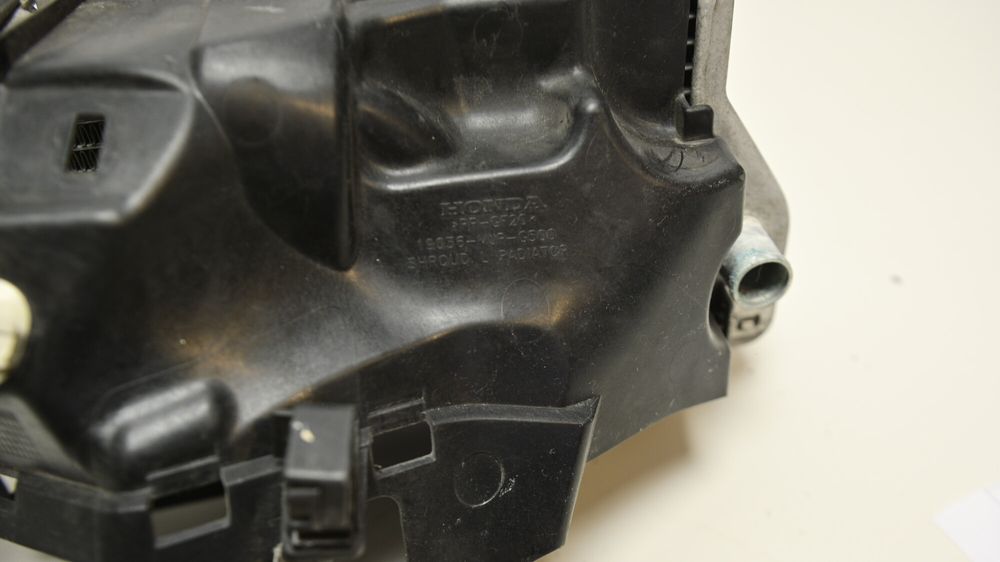 Radiator Apa Stanga Cu Grila Si Plastic Spate Honda CRF 1000 Africa