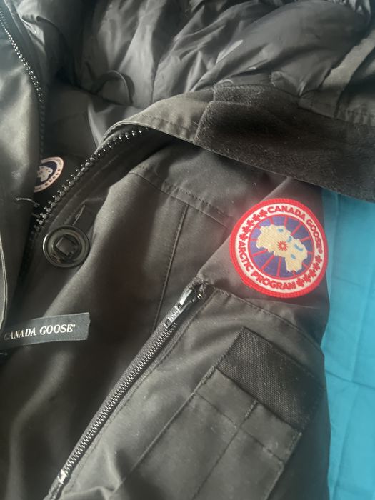 Vand geaca canada goose originala S