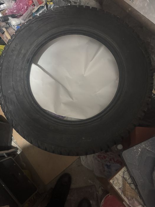 Зимние шины отличные шипованные,