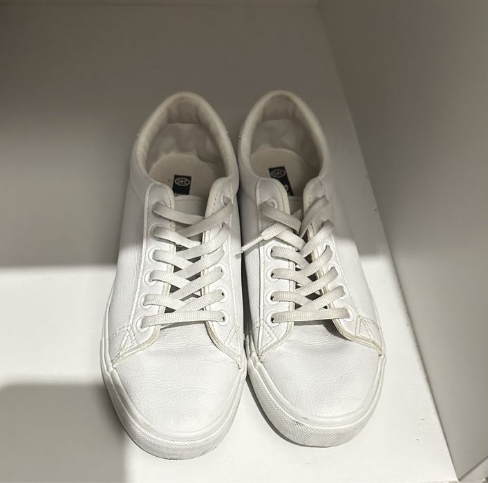 Продам кроссовки