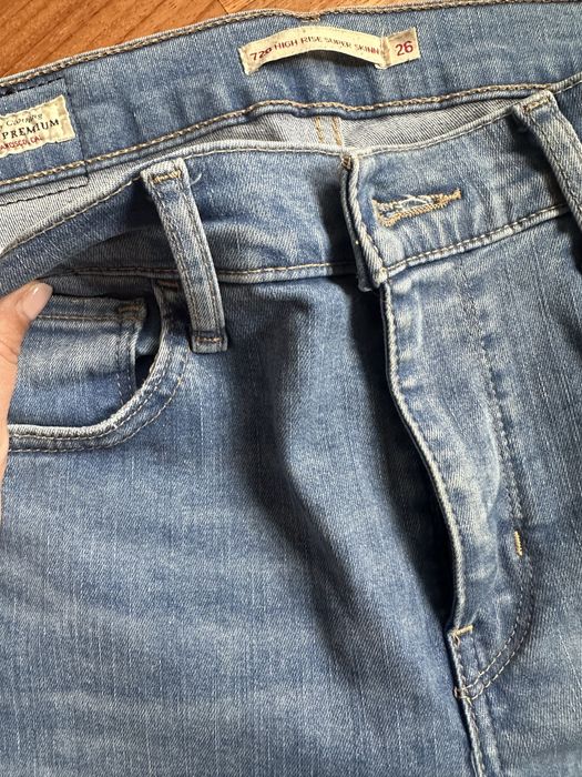 Blugi Levi’s in conditie f buna