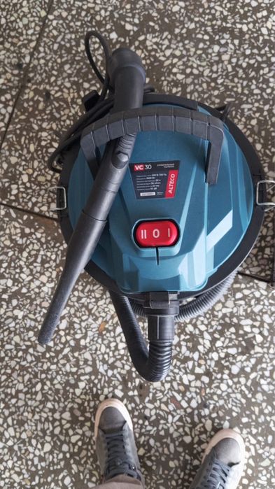 Пелесос на мойке новый