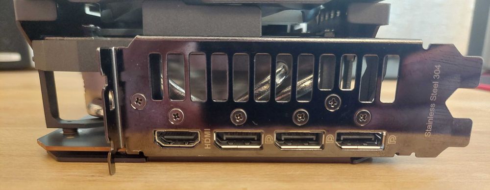 Продавам видео карта Asus TUF Gaming OC RX 6800 XT