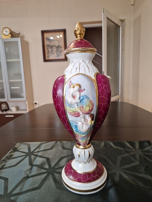 Прекрасна антикварна италианска порцеланова урна купа ваза Capodimonte