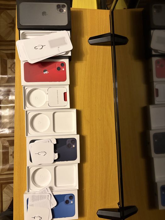 Vand Set 4 Cutii iPhone 2x iPhone 13, 1 13 Mini, 1 11 Pro