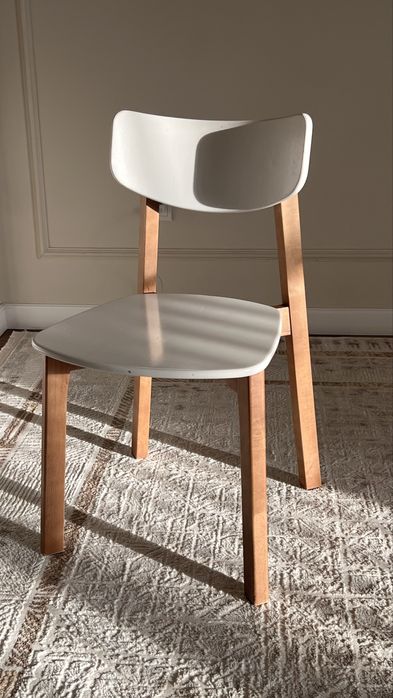 Продаются  стулья на кухню  4штуки