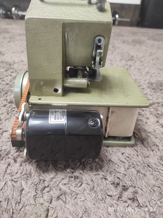 Оверлок трехниточный