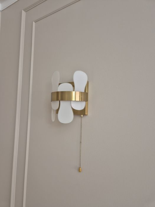 Бра настенная красивая