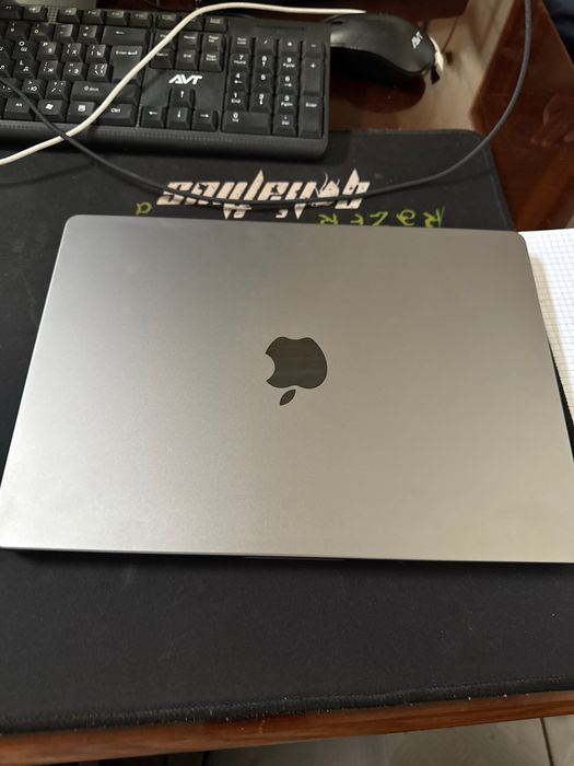Macbook Pro M3 8gb/ 1 Tb