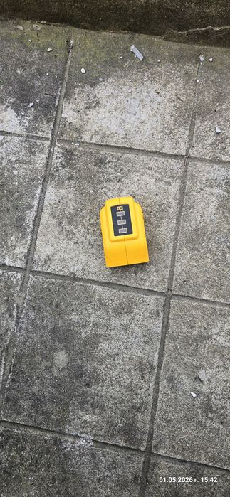 Адаптер за батерия с USB DeWALT DCB090
