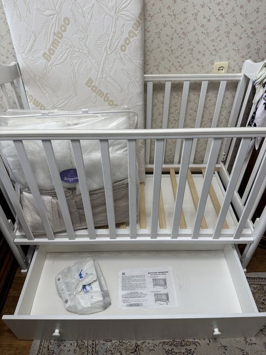 Детская кроватка / манеж
