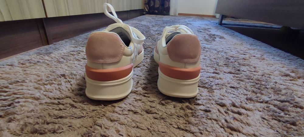 Дамски кецове Adidas,  ест. кожа, 41 номер, стелка 26.5см.