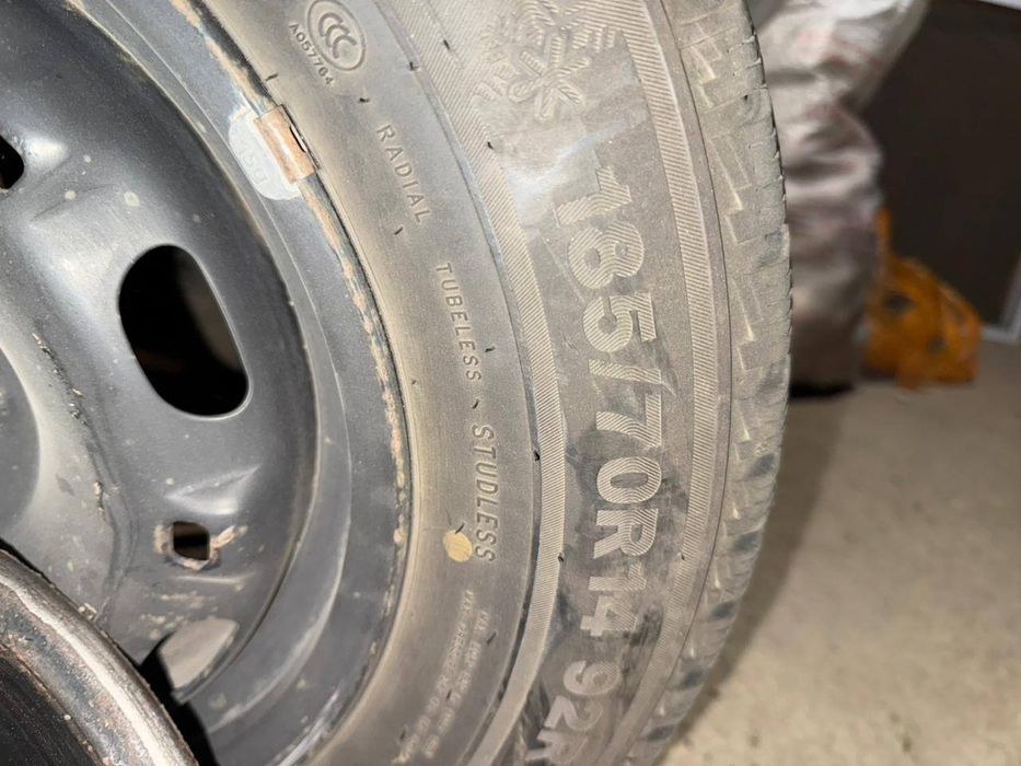 Резина бу   Тойота карина Е