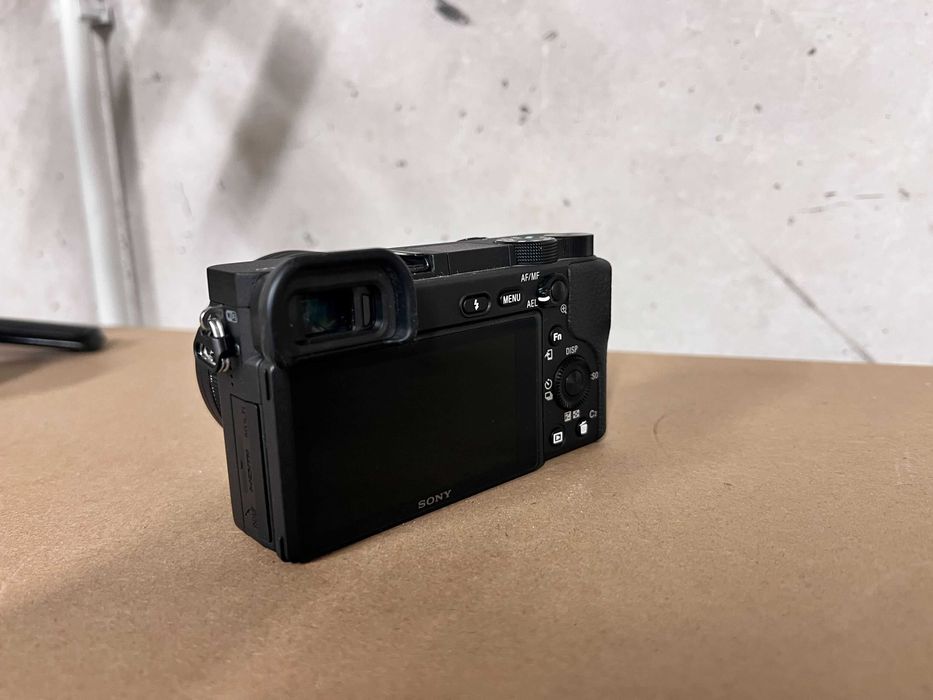 Продавам Sony A6400 с 2 обектива