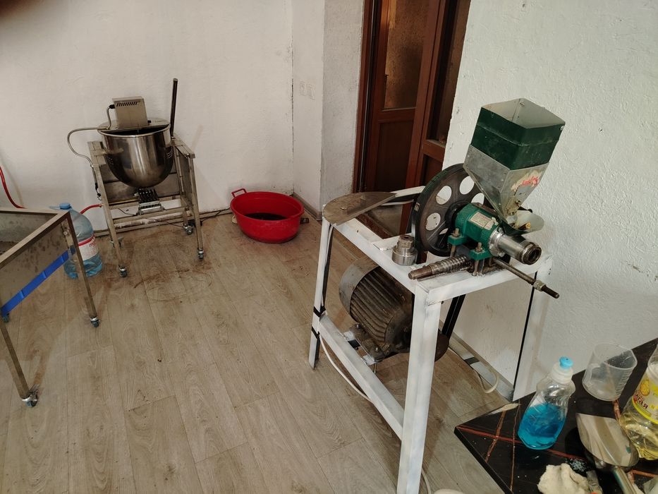 Кукуруз ишлаб чикариш дастгохи, холати янги 1-2 мартта ишлатилган.