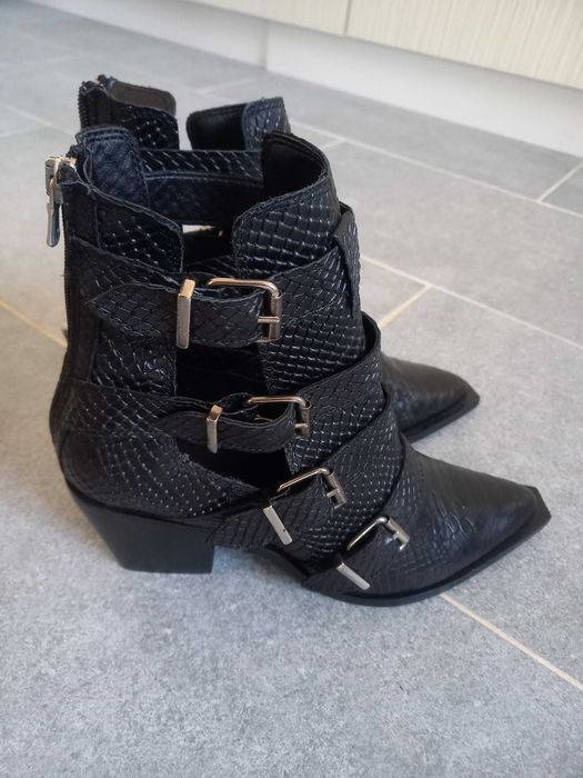 Botine About You din piele cu 4 catarame si fermoar marimea 40