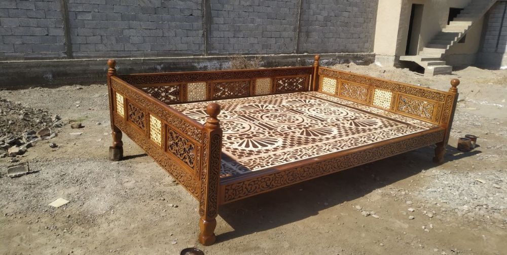 Тапчан из ореха новый ручная работа