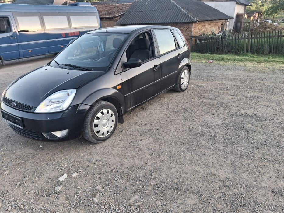 Vând Ford fiesta