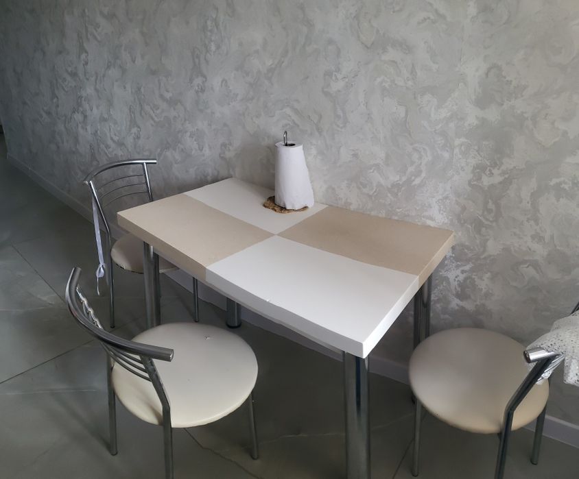 Кухонный стол с 4 стульями