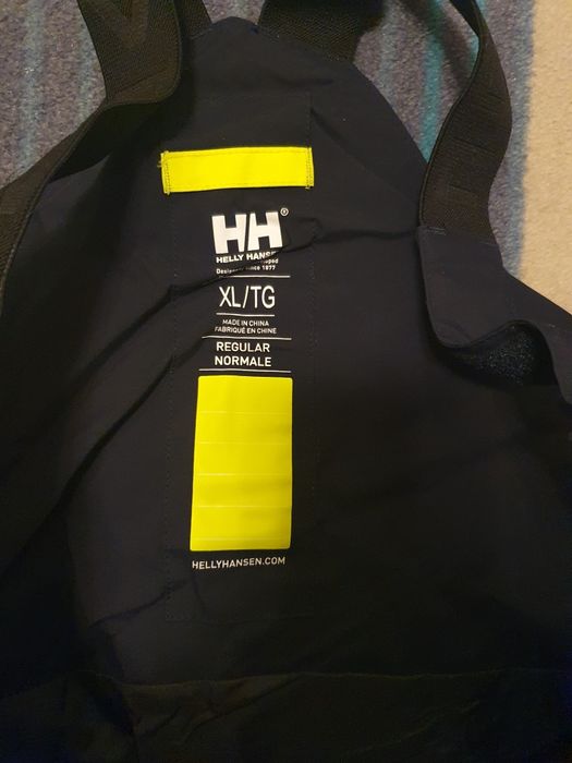 Salopeta Helly Hansen, nou-nouța